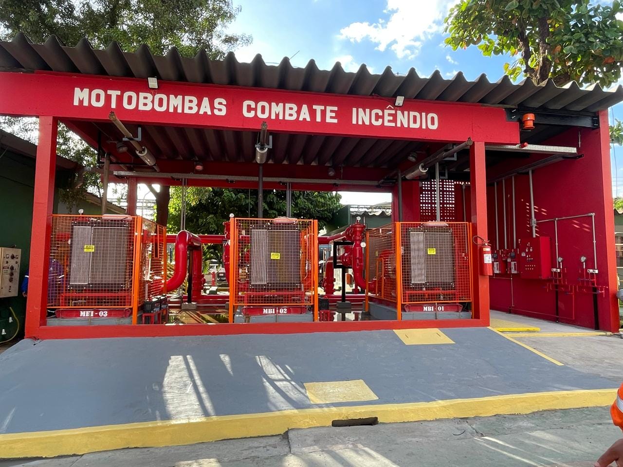 Casa de motobombas finalizada com identificação MBI-01 02 03
